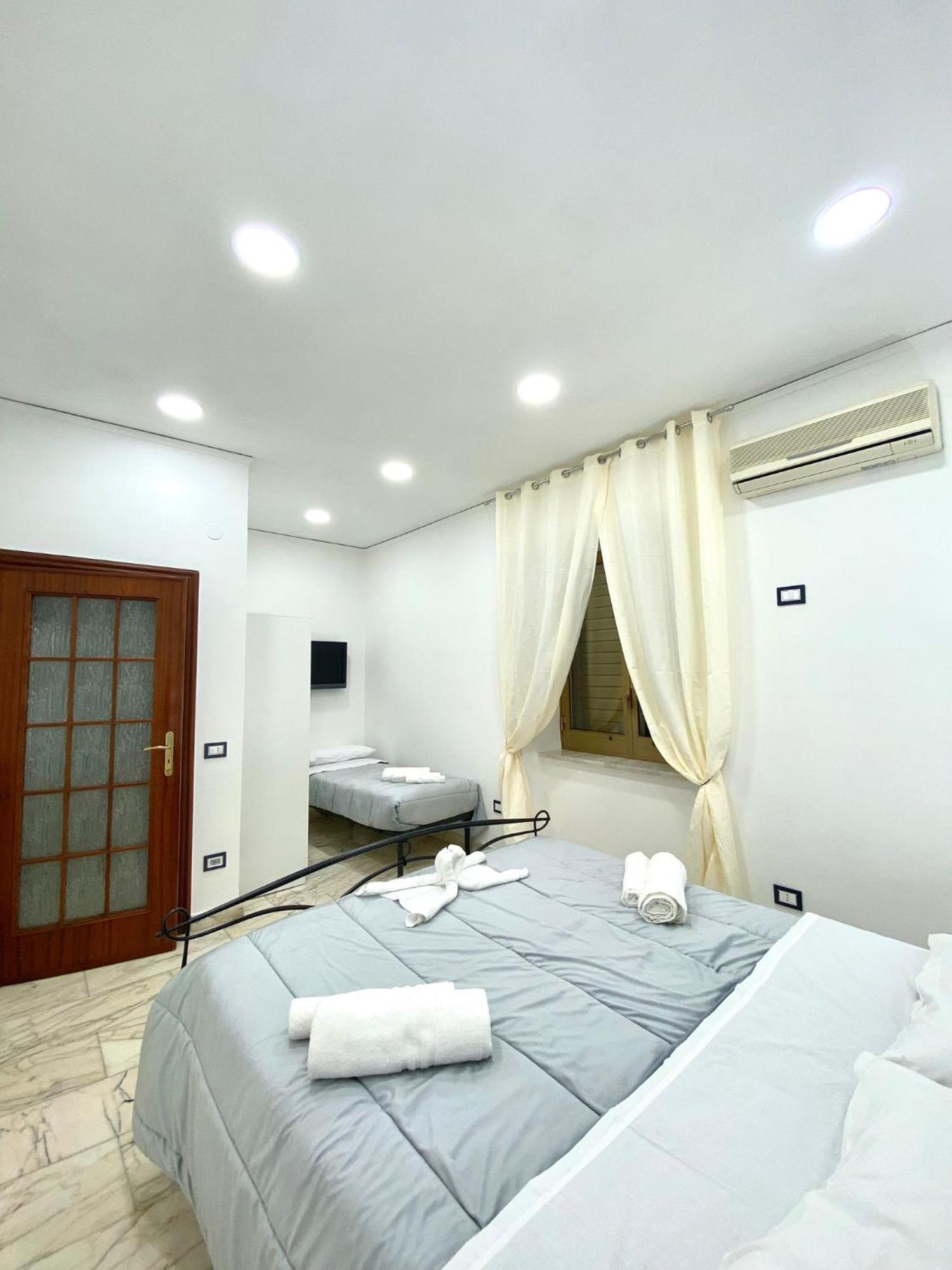 Castellano Apartment เนเปิลส์ ภายนอก รูปภาพ