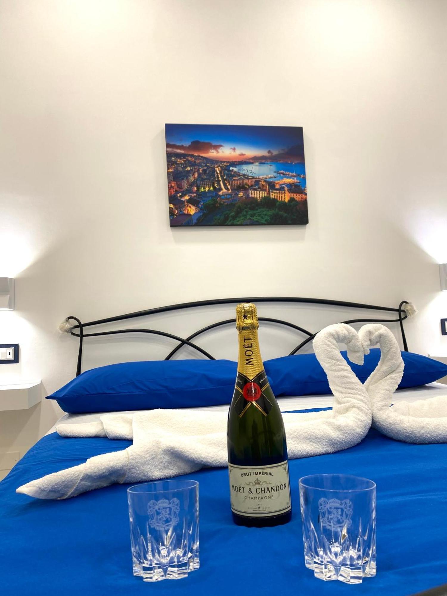 Castellano Apartment เนเปิลส์ ภายนอก รูปภาพ