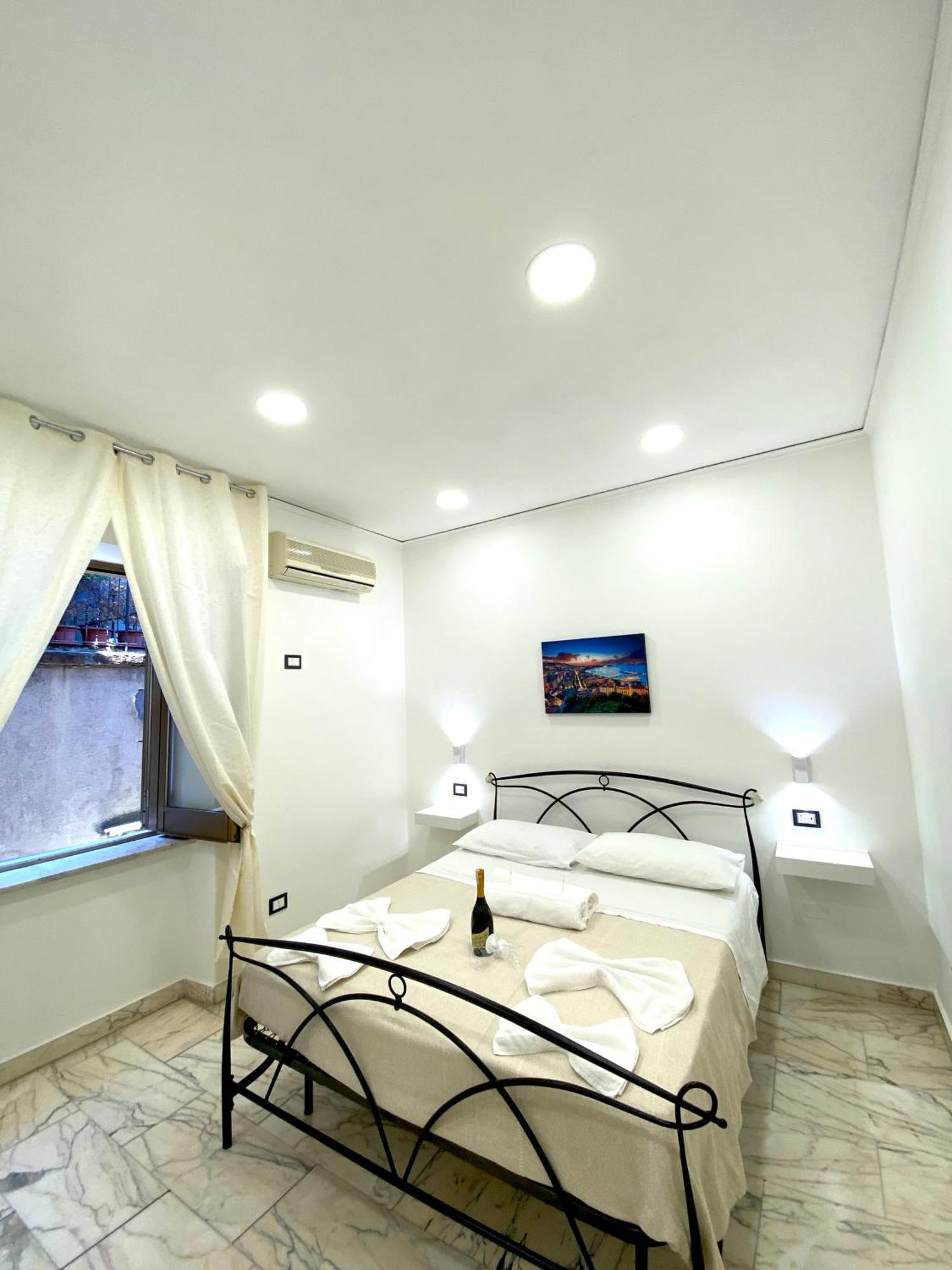 Castellano Apartment เนเปิลส์ ภายนอก รูปภาพ